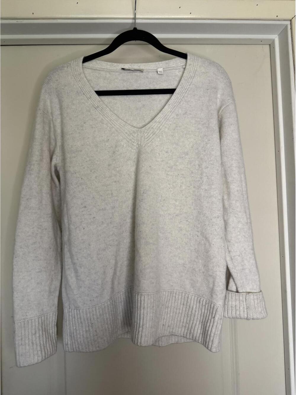 Vince Women's 100% cashmere V-Neck Knit Sweater